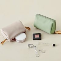 Wholesale South Korea is simple waterproof and hand in hand to take stereo trumpet makeup bag travel to make up a bag