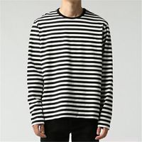 camiseta rayas blancas y negras hombre