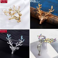 Wholesale Cross border electricity supplier European and American foreign trade natural freshwater pearl deer series Brooch Pin Christmas Gift Girl