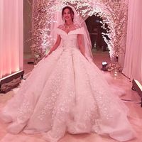 Wholesale Appliques Lace Ball Gown Wedding Dresses Elegant Off Shoulder Beads D Flowers Bridal Gown Glamorous Dubai Arabia Princess Wedding Dress
