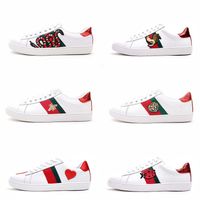 scarpe con simbolo del gallo