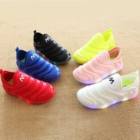 Wholesale 2017 European breathable cute hot sales kids baby shoes soft running LED colorful lighting girls boys shoes cute children shoes
