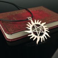 Wholesale Sun Pendant Necklace Supernatural Star for women men Movie Jewelry fasion Five pointed Star Beautifully Necklace