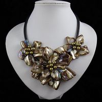 Wholesale New Arriver Shell Pearls Flower Necklace Black Leather Handmade Brown Shell Flower Jewelry Perfect Wedding Party Woman Jewellery F