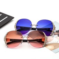 Wholesale Vintage Brand Design New Luxury Women Colours Lens Diamond Round Sun Glasses Oversized Rimless Round Sunglasses UV400