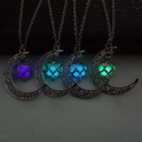 Wholesale The moon Heart Pendant Necklace Noctilucence Glow in Dark Essential Oil Diffuser Necklace Lockets Chains Jewlery for Women Drop Shipping