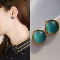 Wholesale E32 Simple temperament retro ear studs for ladies Emerald cat eye stud earrings for women gold jewelry manufacturers