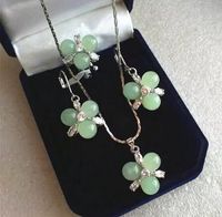 Wholesale New Fashion Design Jewelry Light Green Natural Jade Beads Pendant Flower Earrings and Ring Jewelry Sets