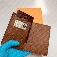 Wholesale PASSPORT COVER Womens Unisex Fashion Passport Protection Case Trendy Credit Card Holder Mens Wallet Brown Iconic Canvas COUVERTURE PASSEPORT