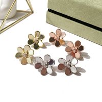 Wholesale Stud High Finish Rose Gold Three Leaf Clover Flowers Six Petal Earrings For Women Earings Fashion Jewelry Enlish Lock cm