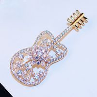 Wholesale Luxury Full of Crystal Zircon Violin Brooch for Women Weding Party Charms Jewelry Fashion Ladies Scarf Buckle Caot Brooches Pins