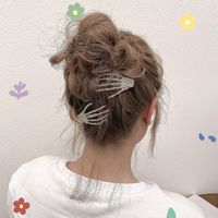 Wholesale S1322 Hot Fashion Jewelry Skull Hand Claw Hair Clip Women s Girls Headdress Hand Barrette Hairpin