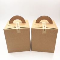 Wholesale 12 cm kraft paper DIY cake candy cookie packaging box carton portable gift paepr box with handle