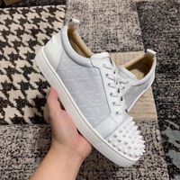 Wholesale High Quality Brands Junior Spikes Pinted White Leather Red Bottom Studded Sneakers Men Women Outdoor Trainers Dress Party