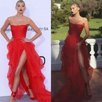 Wholesale Red Tulle Ruffles Cannes Film Festival Red Prom Dresses Strapless Pleats Ruched Sexy High Slit Chic Evening Gowns Robes De