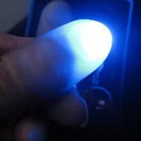 Wholesale 1 Pair Creative Magic Makers Red Light Up Thumb Tips With LED Red Magic Thumb Tip Light Illusion Soft Standard led lights