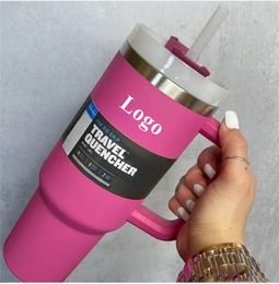 40oz roestvrijstalen bekers Bekers met handvatdeksel en rietjes Hot Pink Automokken poedercoating buitenbeker vacuüm geïsoleerde drinkwaterflessen met logo 0204