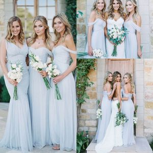 Vestidos de dama de honor de playa 2017 gasa azul hielo fruncido fuera del hombro vestidos de fiesta de boda de verano vestido largo y sencillo barato para niñas