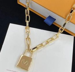 2014 Nieuwe Luxe Designer Lock Collier Armband Hoge Kwaliteit heren 18 k Gouden Hanger vrouwen Sieraden Set