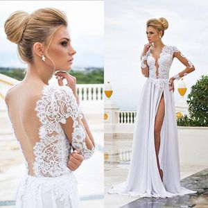 2019 Vestidos de novia de playa sexy Encaje transparente Apliques Mangas largas Vaina Cuello en V Sin espalda Split Gasa Vestidos de novia Vestido blanco