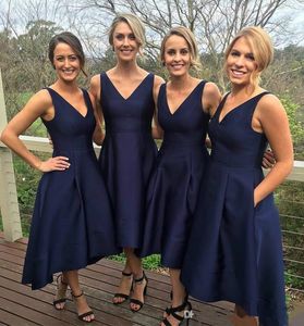 Mode Navy Blue 2019 Bruidsmeisjes Jurken Satijn Hoge Lage V-hals Simple Maid of Honour Jurk Bruiloft Gast Feestjurken Formele Prom Dress