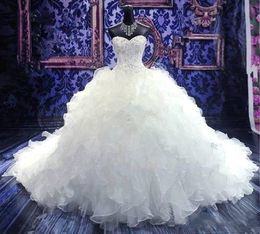 2024 Vestidos de bola bordados de lujo Vestidos de novia Vestido de princesa Corsé Cariño Organza Volantes Catedral Tren Vestido nupcial Tallas grandes por encargo