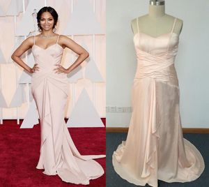 2015 Oscar Red Carpet Vestidos famosos Desnudo Rosa Funda Spaghetti Corset Blusa deshuesada Reunidos con volantes Zoe Saldana Vestidos D3978409