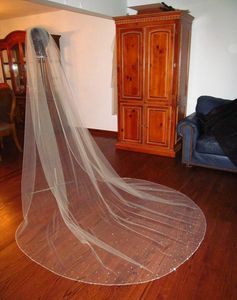 2018 Romantique Une Couche Voile De Mariée Cathédrale Longueur Tulle Strass Voiles De Mariage Perlé Bord Blanc Ou Ivoire Voile De Mariée Vente Chaude