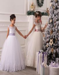 2015 Tule Bloemenmeisjes Jurken Pure Kralen Applicaties Pluizige Kerst Baljurken voor Bruiloft Keyhole Laceup Strikken Mooie Custom M6724818