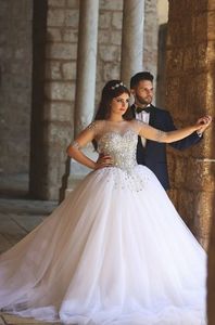 2015 Vintage manches longues robes de mariée avec strass cristaux perlés à lacets dos robe de bal, plus la taille robe arabe robes de mariée pas cher