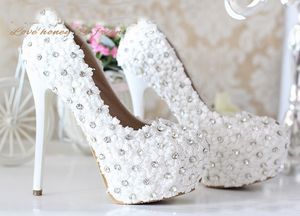 Chaussures de mariage à talons blancs, fleurs en dentelle avec strass scintillants, chaussures de soirée de bal de 5 pouces, chaussures de demoiselle d'honneur