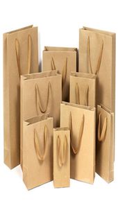 2016 10 tamaños stock y bolsa de regalo de papel personalizada Brown Kraft Bags con manijas Whole ELB1518091437