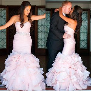 2016 Bush Pink Organza Sirena Vestidos de novia Sexy Sweetheart Cascading Ruffles Con cuentas Sash Vestidos de novia con gradas por encargo China EN10141
