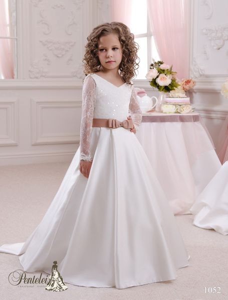 2016 Filles Robes Occasion Spéciale avec Manches Longues et Col en V Blanc Satin Élégant Fleur Filles Robes avec Café Sash Pentelei