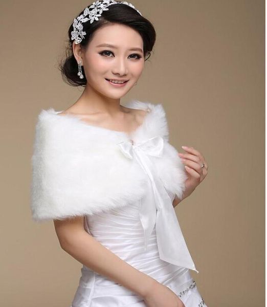 2016 nouveauté attaché fausse fourrure vestes de mariée blanc chaud hiver enveloppe de mariage pas cher châle 1492543