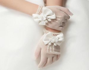 2016 NIEUWE Fashion Mesh Elasticity Girls Wedding Gloves Young Girls Wedding Kostuum Accessoires met Pearl Lace Bridal Glove5760504