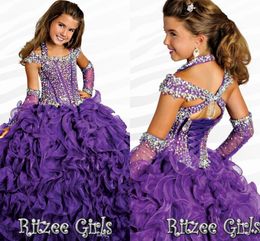 2022 Ritzee Halter Baljurken Meisjes Pageant Jurken met afgedekte mouwen Kralen Crystal Piping Vloer-lengte Veterschoenen Girls Pageant Towns