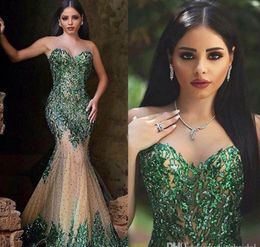 2016 Sexy Dark Emerald Green paillettes Sircaid Robes de soirée Sweetheart Zipper Back Chapel Train Arabe Prom Prom Evening D1178694