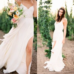 Sexy engagement jurken backless tuin strand trouwjurk spaghetti riemen stromende chiffon bruidsjurken met split en sweep trein