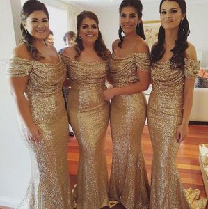 Sparkly Gold Pailletten Ruffles Off-Shoulder Mermaid Long Beach Bruidsmeisjes Jurken Plus Size Goedkope Maid of Honour Bruiloft Gastjurk