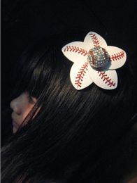 softball jaune baseball blanc coutures vraiment fleurs en cuir avec de grandes pinces à cheveux en cristal gros nœud de cheveux au détail