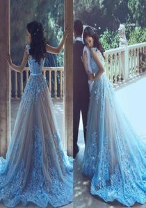 2017 Appliques Licht Sky Blue Long Prom -jurken Vneck Sweep Train Formele avond Celebrity -jurken bescheiden feestjurk5302616
