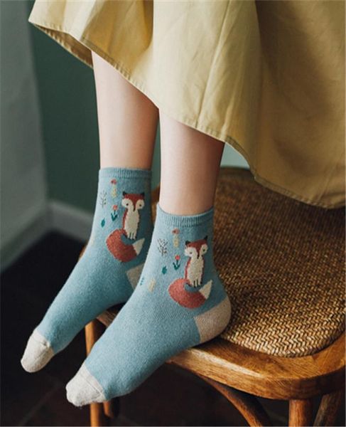 2017 Autumn Winter New Women039s Calcetines Algodón Femenina Lindo Cartoon Animal Patrones Fox Rabbit Cats Calcos de algodón calientes