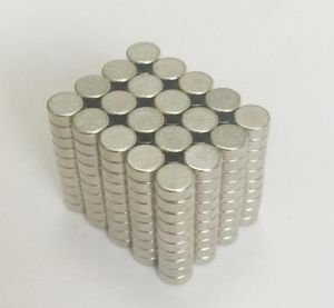 2017 gloednieuwe 200 stks Super Sterke Ronde Schijf NdFeB Magneten Dia 4x2mm N52 Zeldzame Aarde Neodymium Craft DIY Magneet 6717475