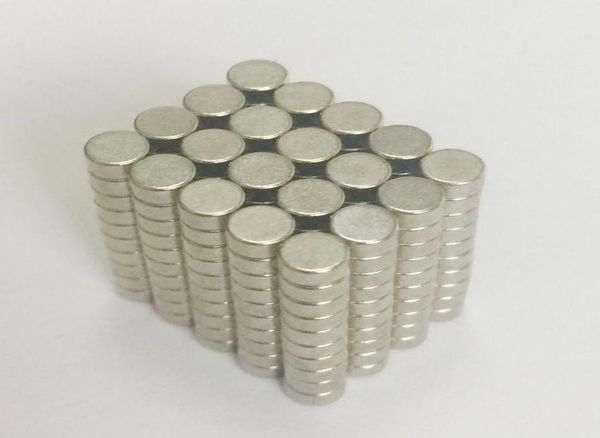 2017 NOUVEAU 200PCS Super Strong Round Disc Ndfeb MAGNANTS DIA 4X2MM N52 RARE TERR NEODYMIUM CRAFT DIY MANTEUX 4919717