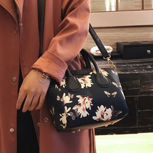 2017 Casual Tote Femmes Sacs À Bandoulière Vache En Cuir Véritable Femmes Sacs Designer Marque Femelle Sacs À Main Hobo Crossbody Sacs