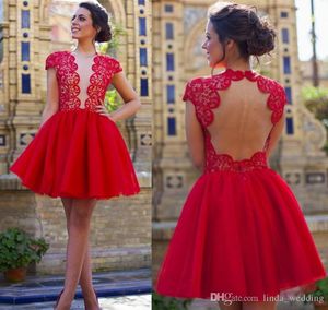 2019 Pas Cher Cap Manches Rouge Dentelle Mini Courte Robe De Bal Une Ligne Juniors Sweet 15 Graduation Cocktail Robe Plus La Taille Sur Mesure