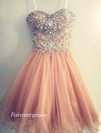 Goedkope Coral Short Prom Dress New Crystal Beaded Mouwloze Pageant Avond Party Toga Custom Made Plus Size