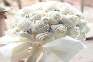 2017 Barato Cream Bodal Boded Bouquets Pearls Rhinestone Artificial Bridal Bouquets Beads Satin Rose Bridesmaid Flowers8306717