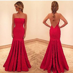 2017 Chique Floor Legnth Mermaid Prom Party Jurken Rode Kant Tulle Sweep Train Sexy Prom Dresses met Applique Backless Formal Jurken